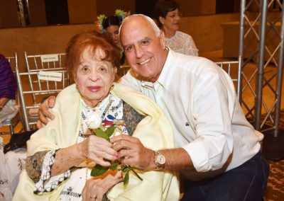 ELISA DE CESPEDES RECIBE LA MEDALLA “BOBY Y LUCY TZANETATOS”